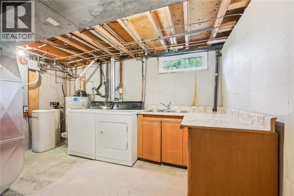 341 REDFORD Crescent