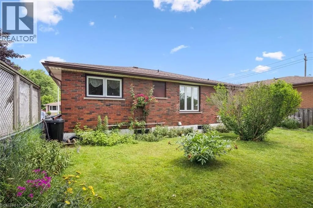 341 REDFORD Crescent