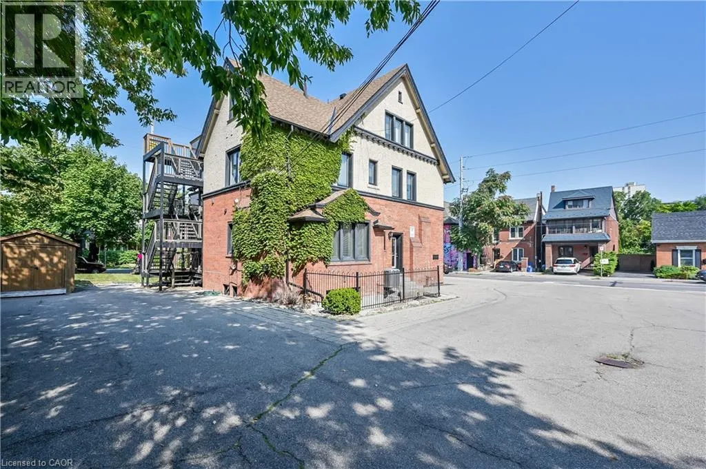 235 QUEEN Street S