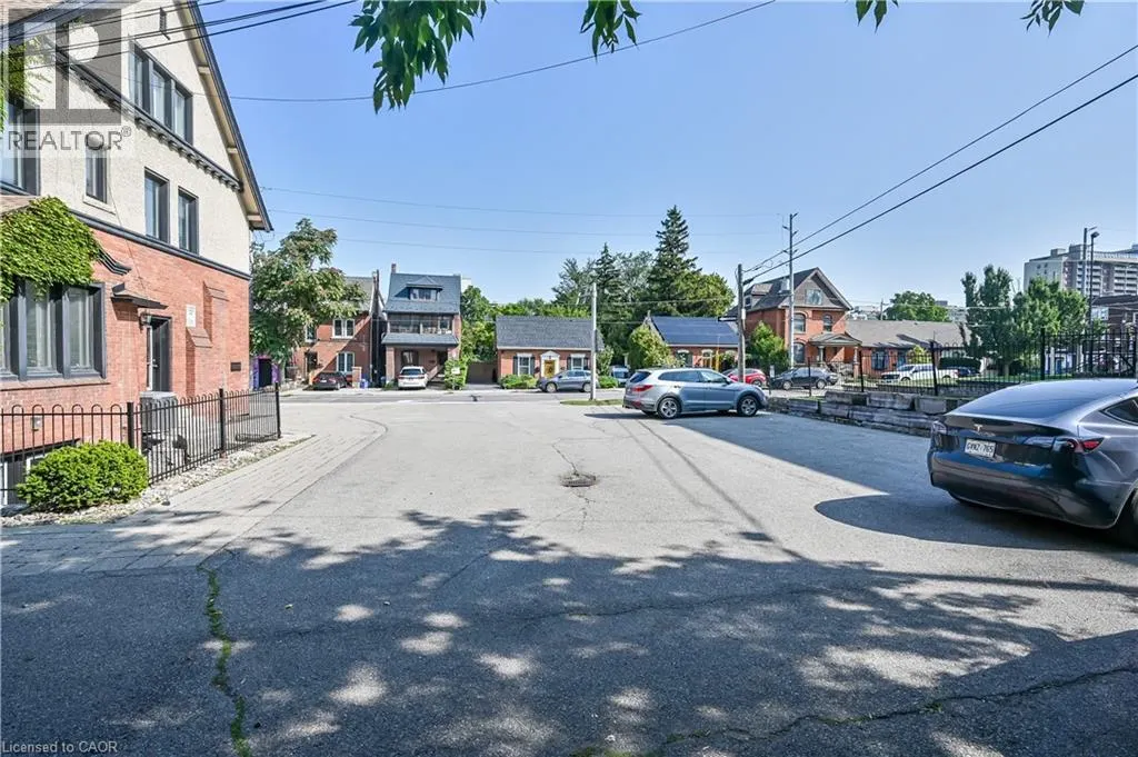 235 QUEEN Street S