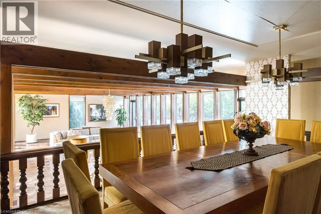 6 FREELAND Court