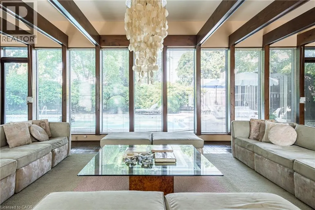 6 FREELAND Court
