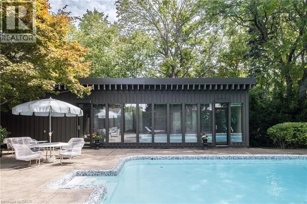6 FREELAND Court