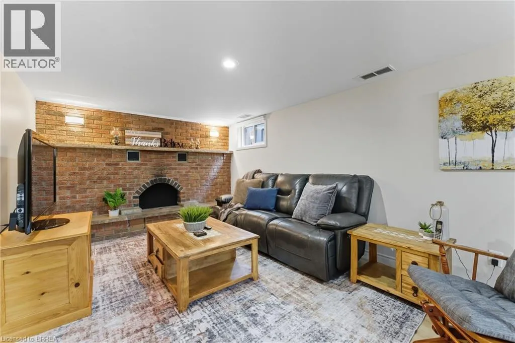 46 ASHGROVE Avenue