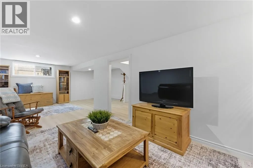 46 ASHGROVE Avenue