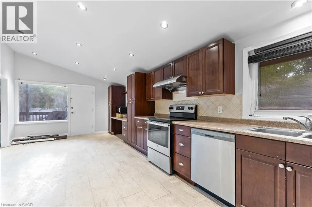 366 DALE Crescent