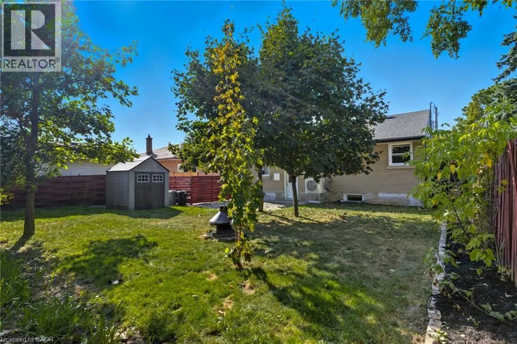 27 BROADMOOR Avenue