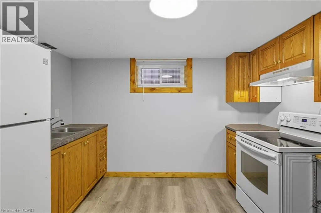27 BROADMOOR Avenue