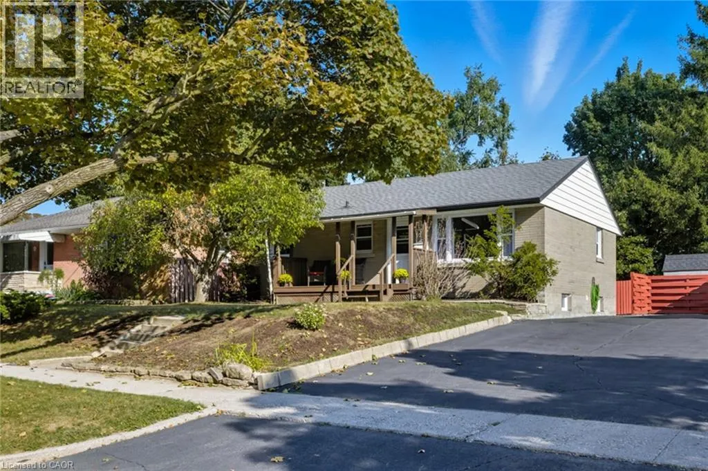27 BROADMOOR Avenue
