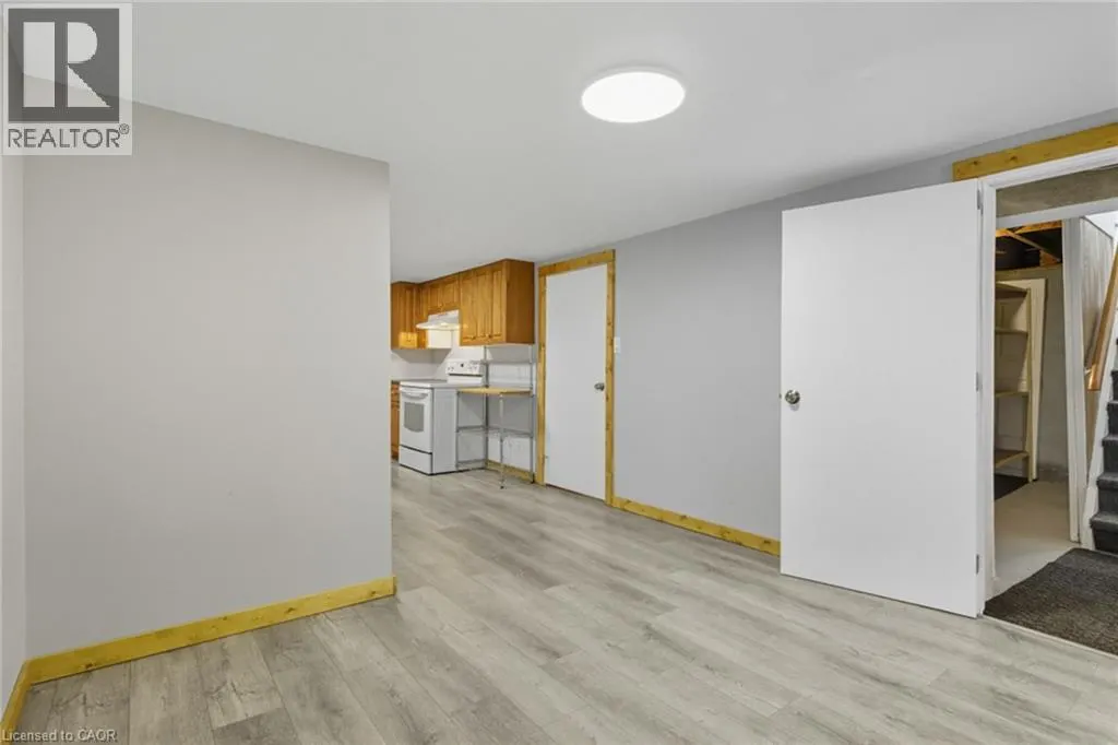 27 BROADMOOR Avenue