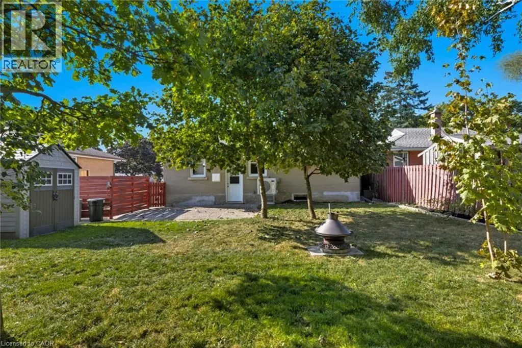 27 BROADMOOR Avenue