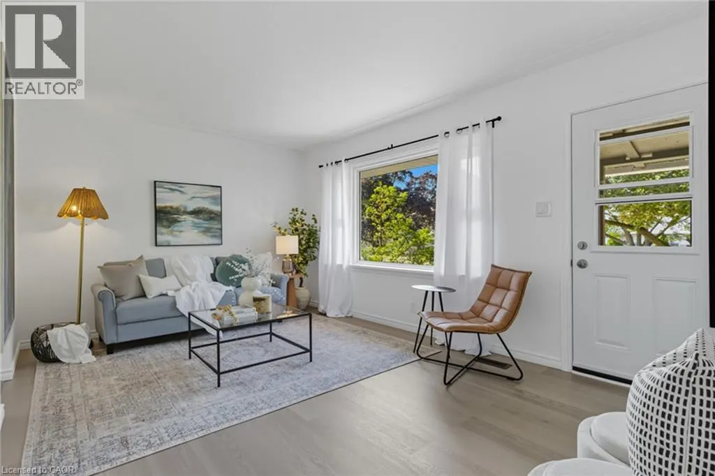27 BROADMOOR Avenue