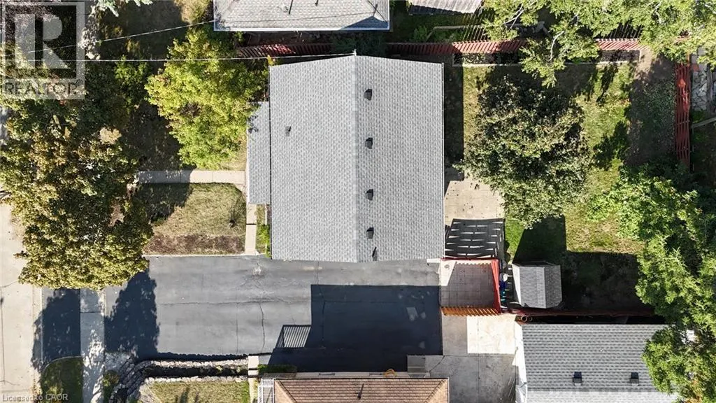 27 BROADMOOR Avenue