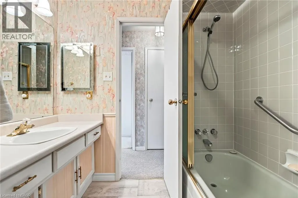 1552 KERNS Road Unit# 4, #4