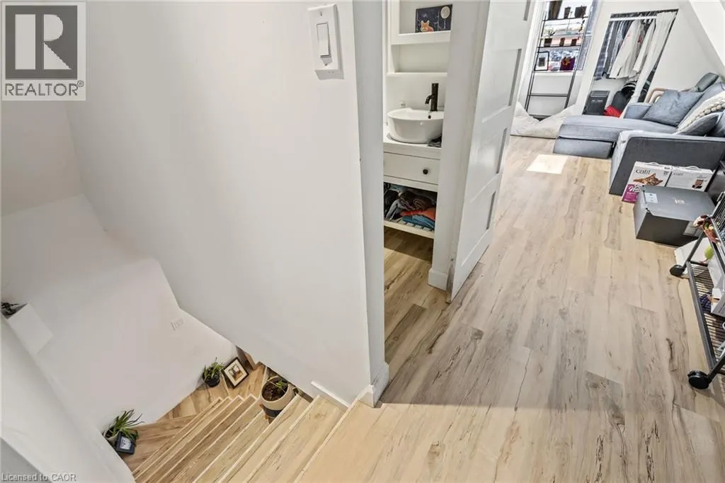 237 VICTORIA Road S