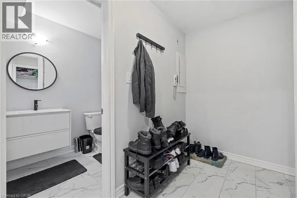 28 VICTORIA Avenue N Unit# 104, #104