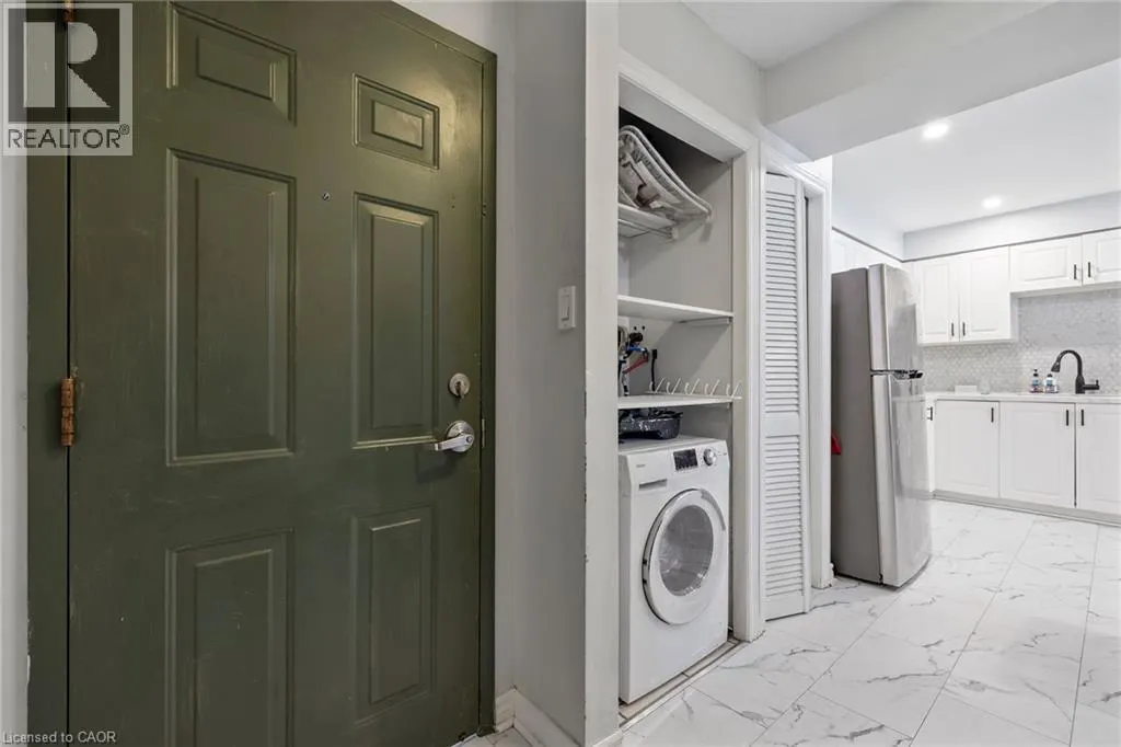 28 VICTORIA Avenue N Unit# 104, #104