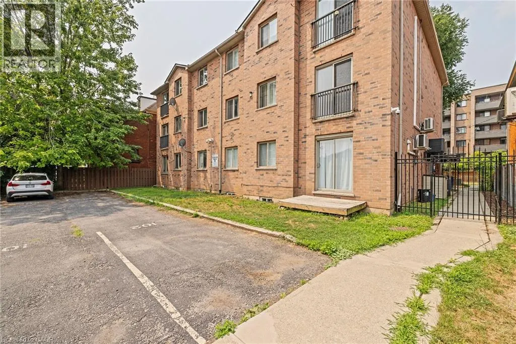 28 VICTORIA Avenue N Unit# 104, #104