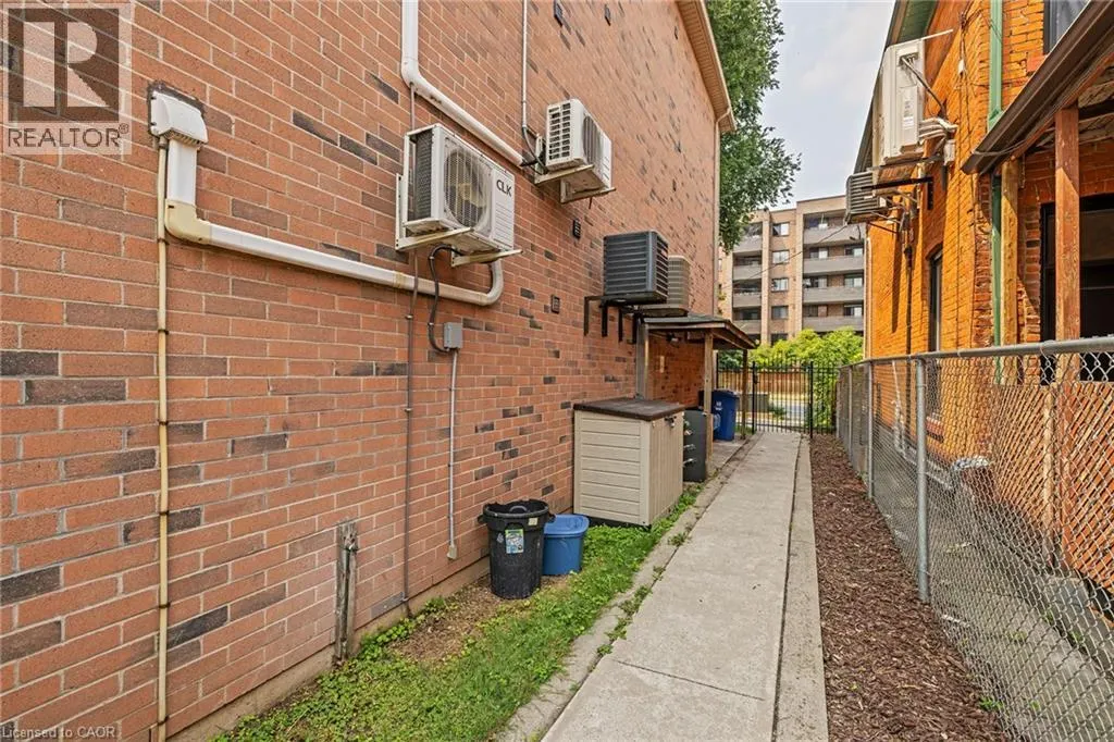 28 VICTORIA Avenue N Unit# 104, #104