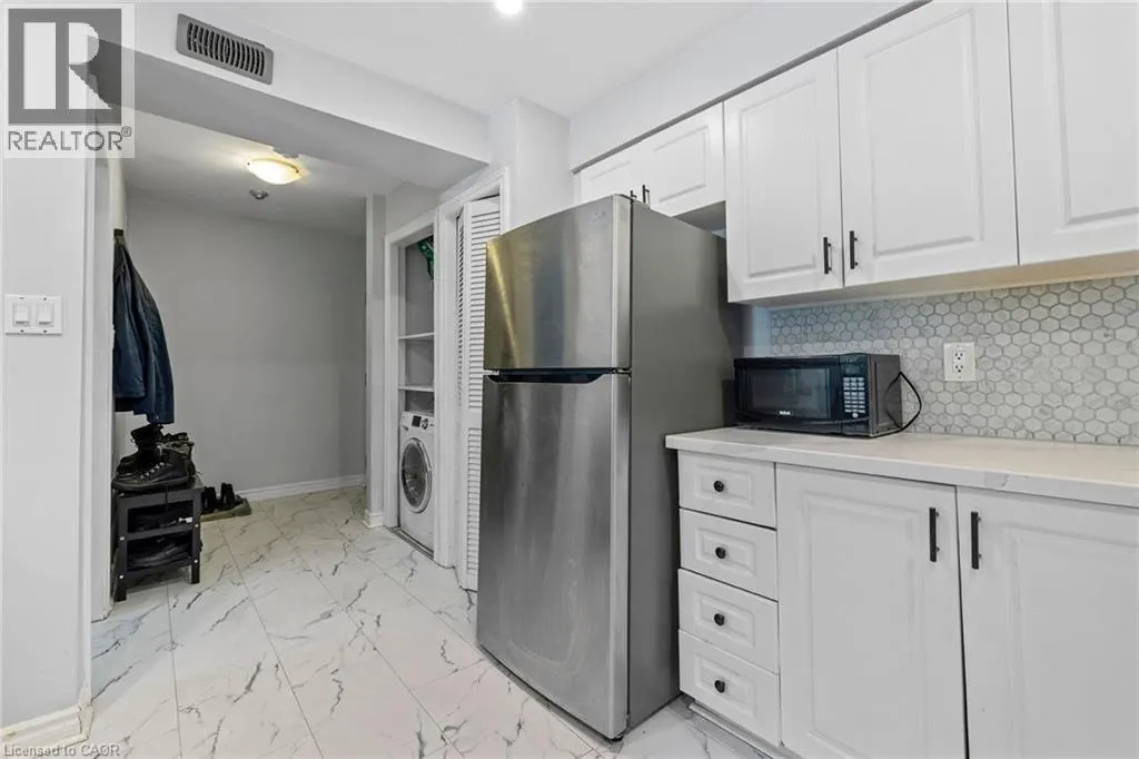 28 VICTORIA Avenue N Unit# 104, #104