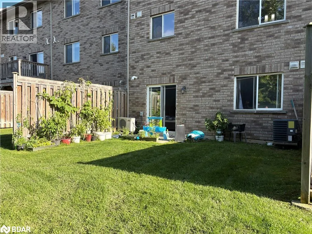 53 FERNDALE Drive S Unit# 3, #3