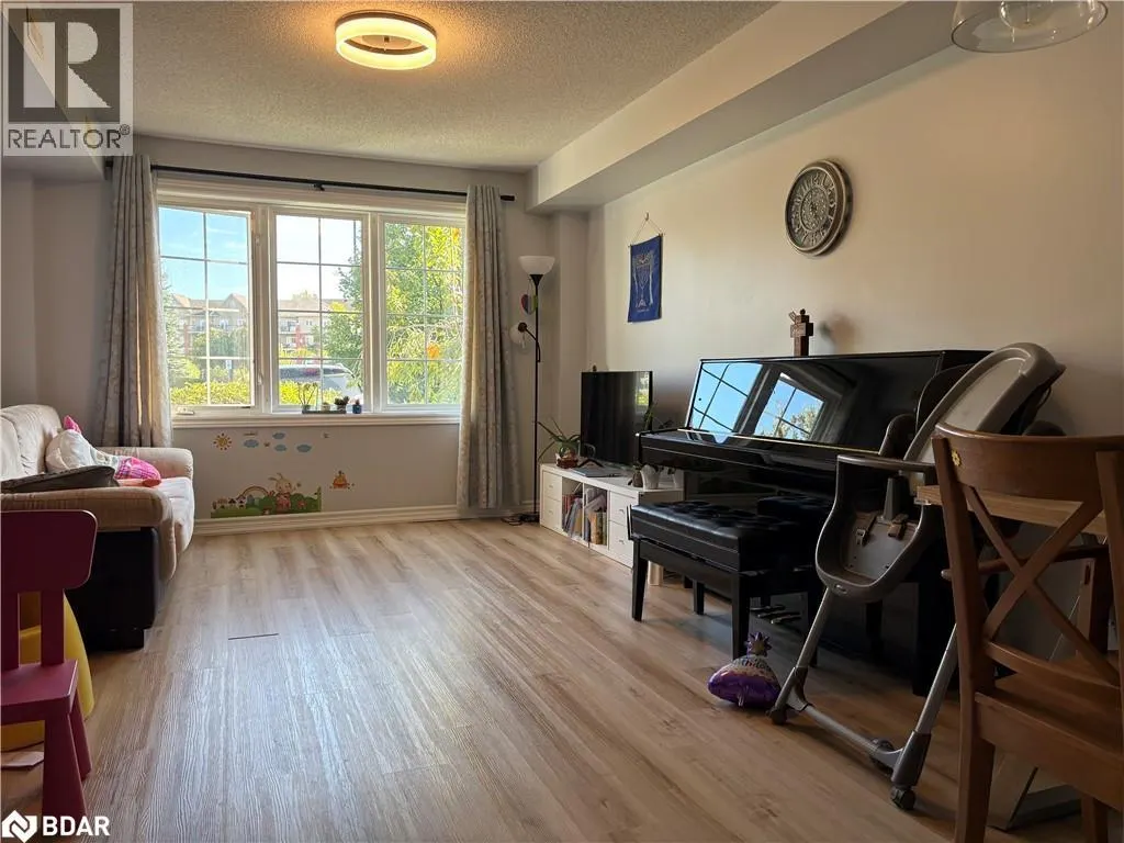 53 FERNDALE Drive S Unit# 3, #3