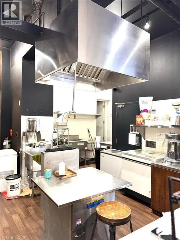 940 BLOOR Street W