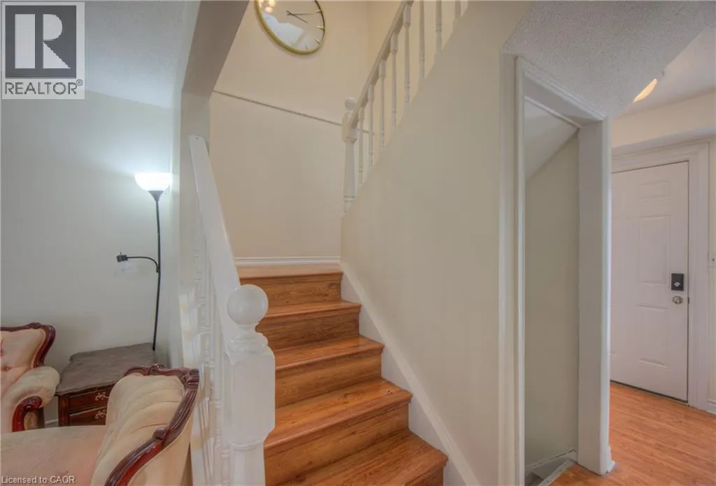 15 GLENDAN Court