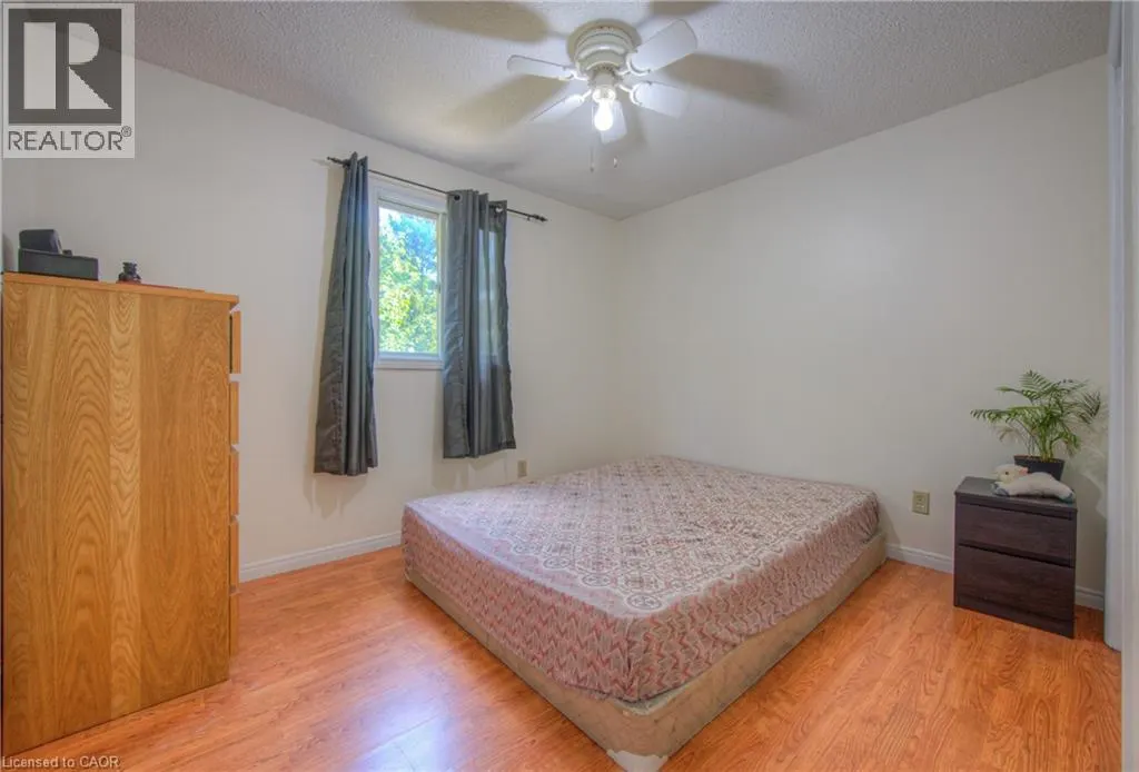 15 GLENDAN Court