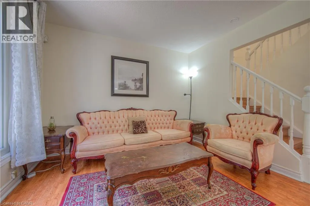 15 GLENDAN Court