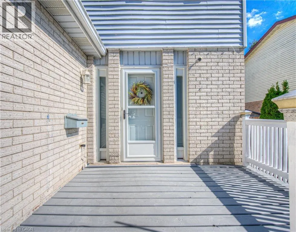 15 GLENDAN Court