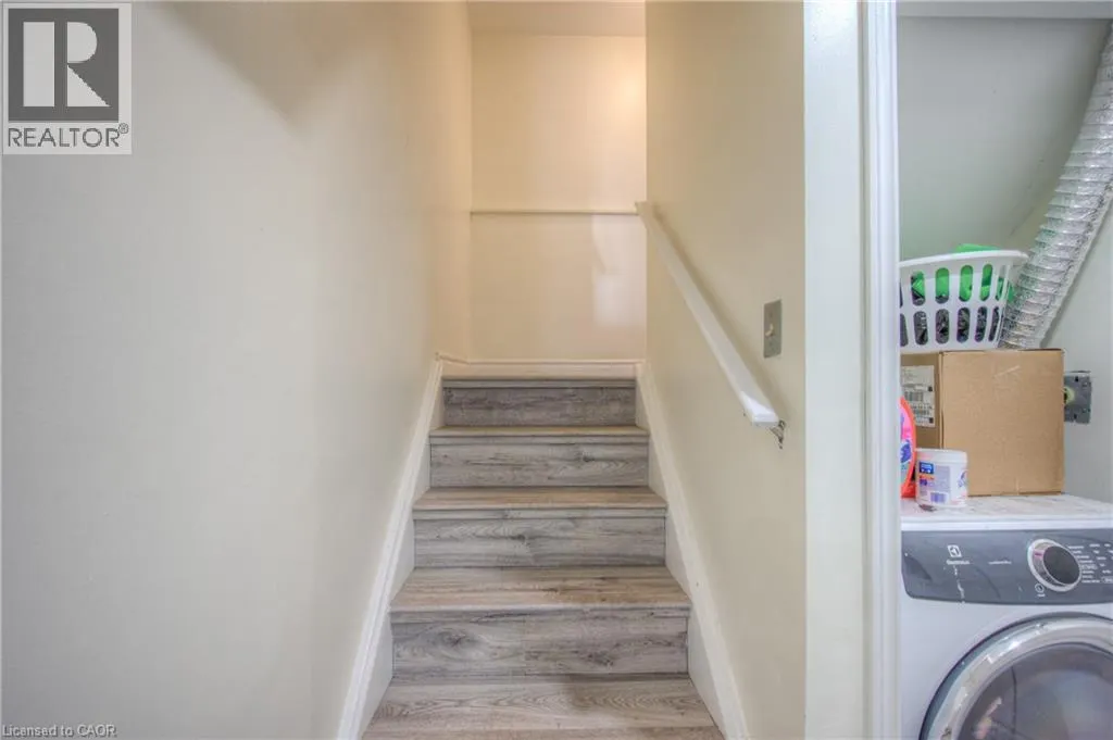 15 GLENDAN Court
