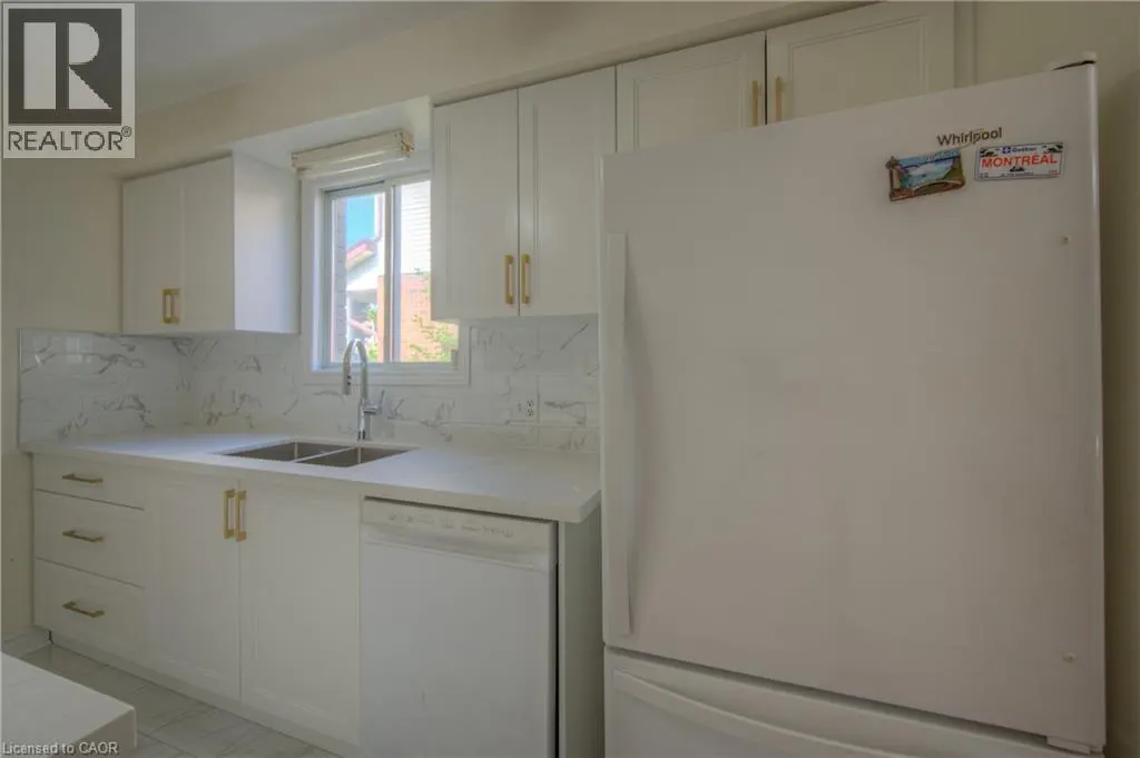 15 GLENDAN Court
