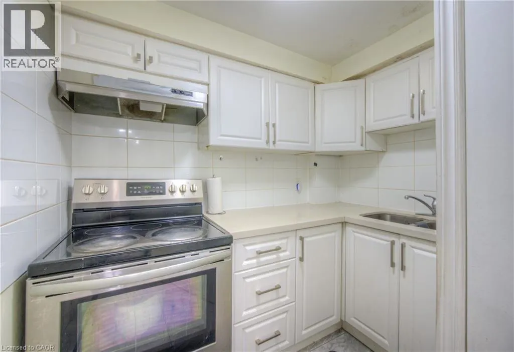 15 GLENDAN Court