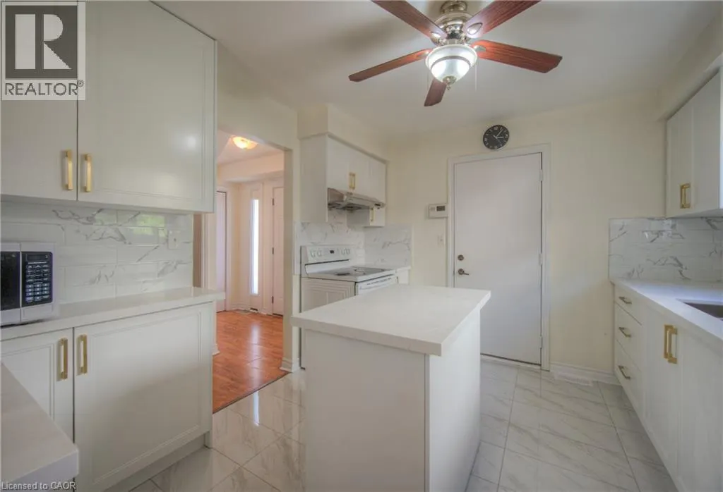 15 GLENDAN Court