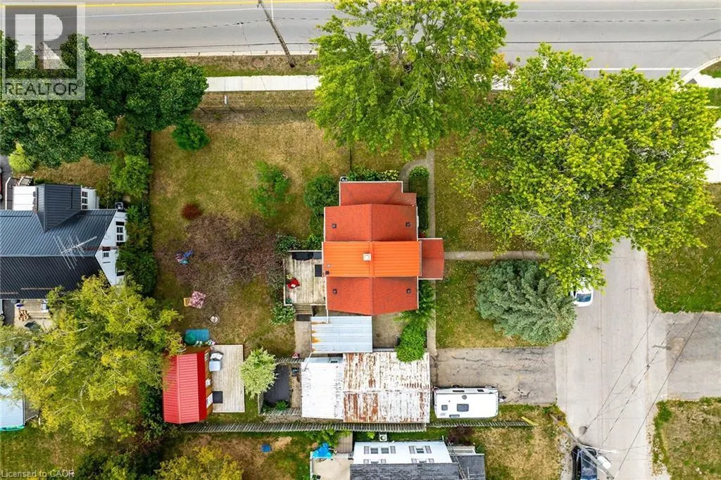 805 BROAD Street E