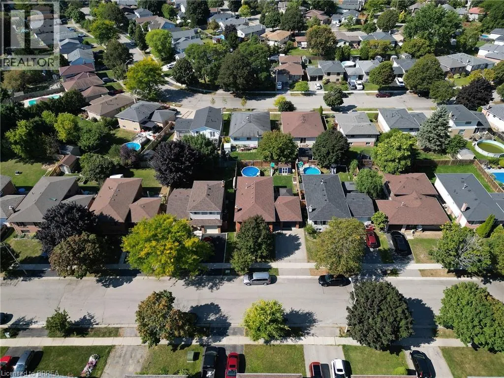 38 LUDLOW Crescent