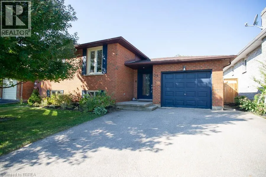 38 LUDLOW Crescent