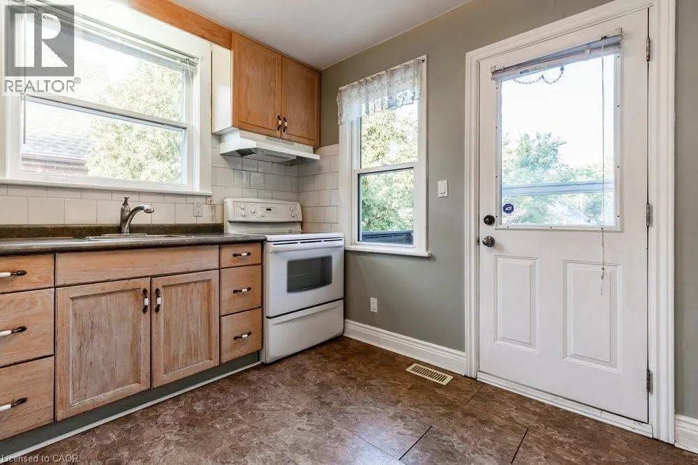 567 UPPER SHERMAN Avenue