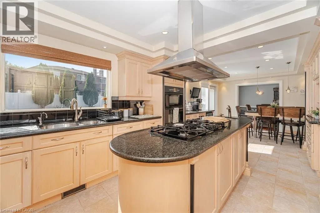 54 MAIDSTONE Crescent