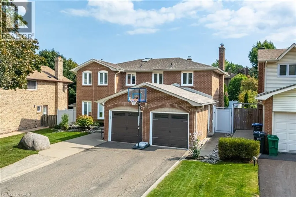 54 MAIDSTONE Crescent