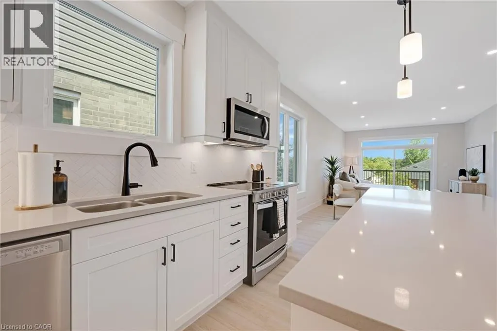 52 MOON Crescent
