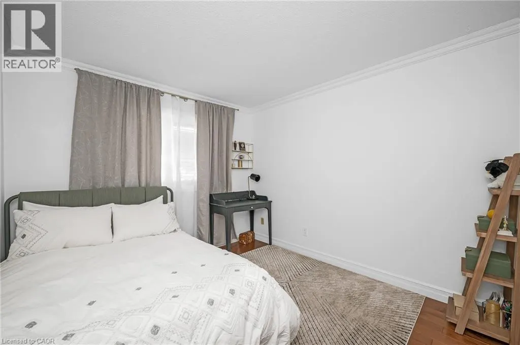 13 BROOKHURST Crescent