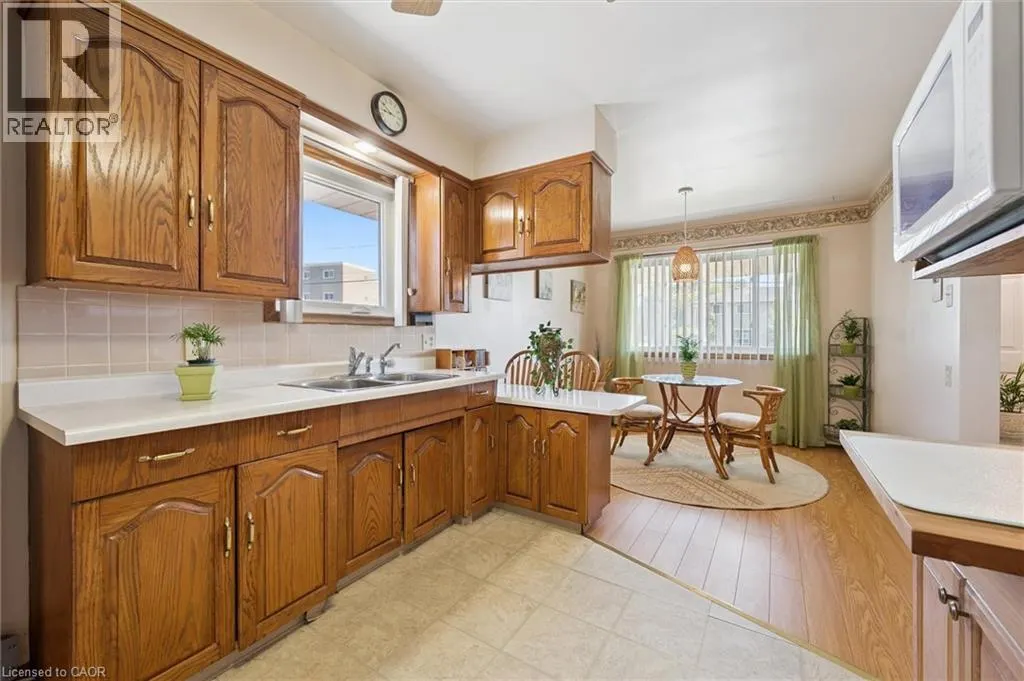 136 FAIRWAY Road N