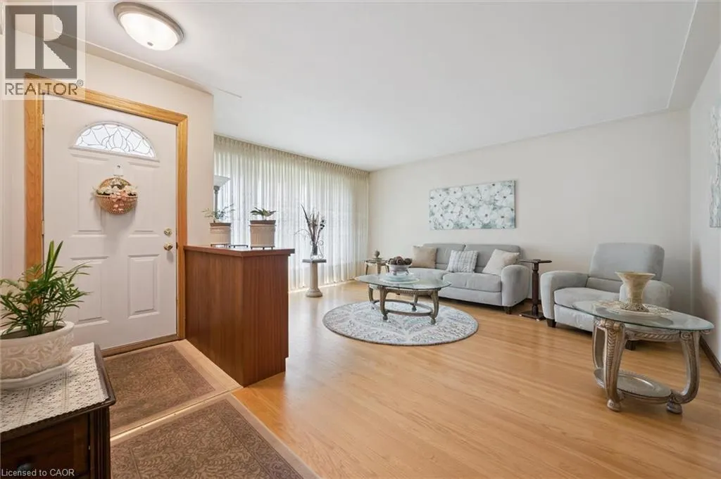 136 FAIRWAY Road N