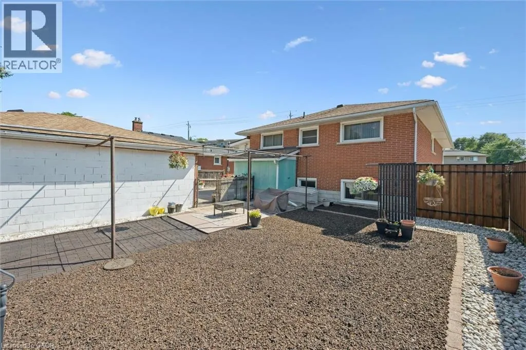 136 FAIRWAY Road N