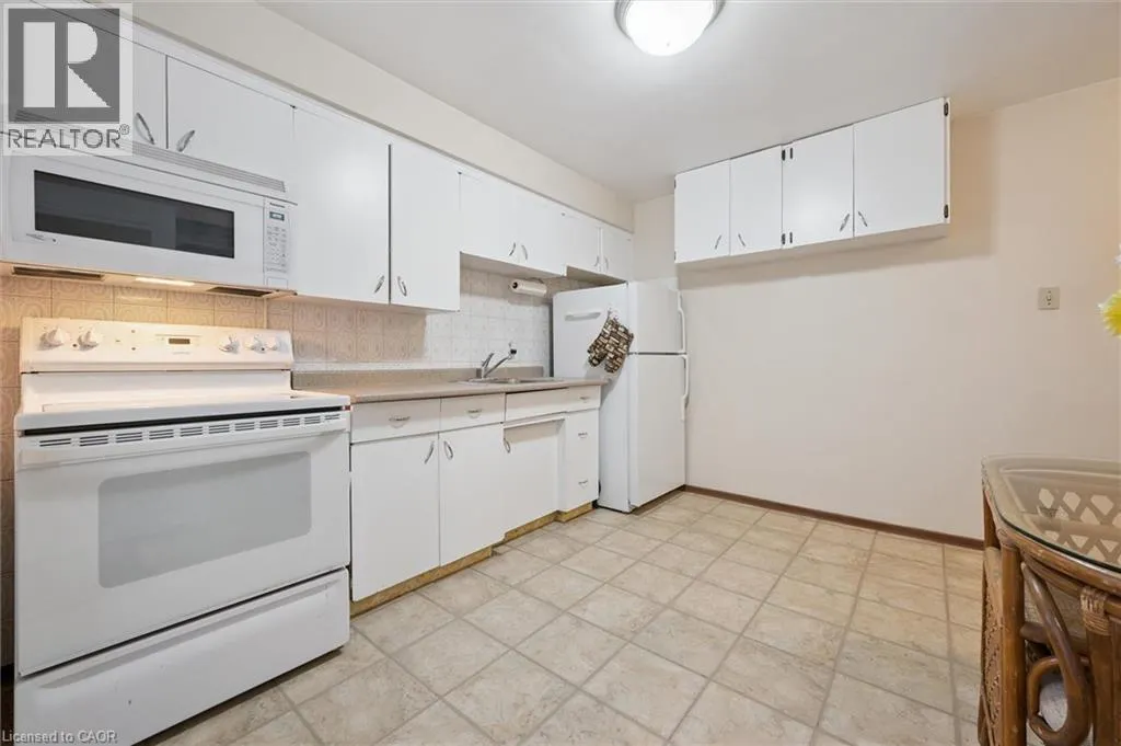 136 FAIRWAY Road N