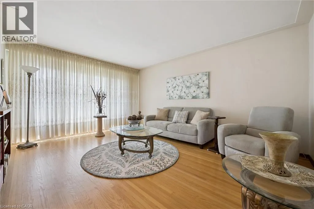 136 FAIRWAY Road N