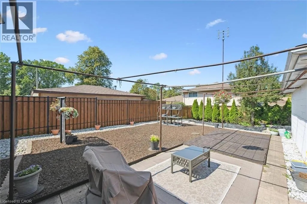 136 FAIRWAY Road N