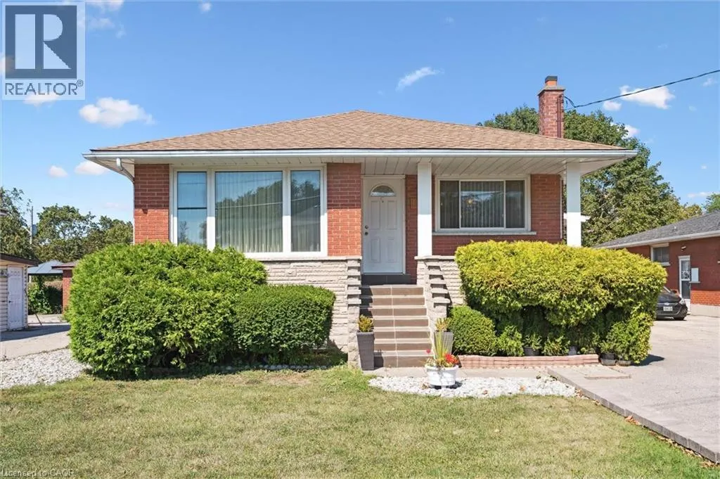 136 FAIRWAY Road N